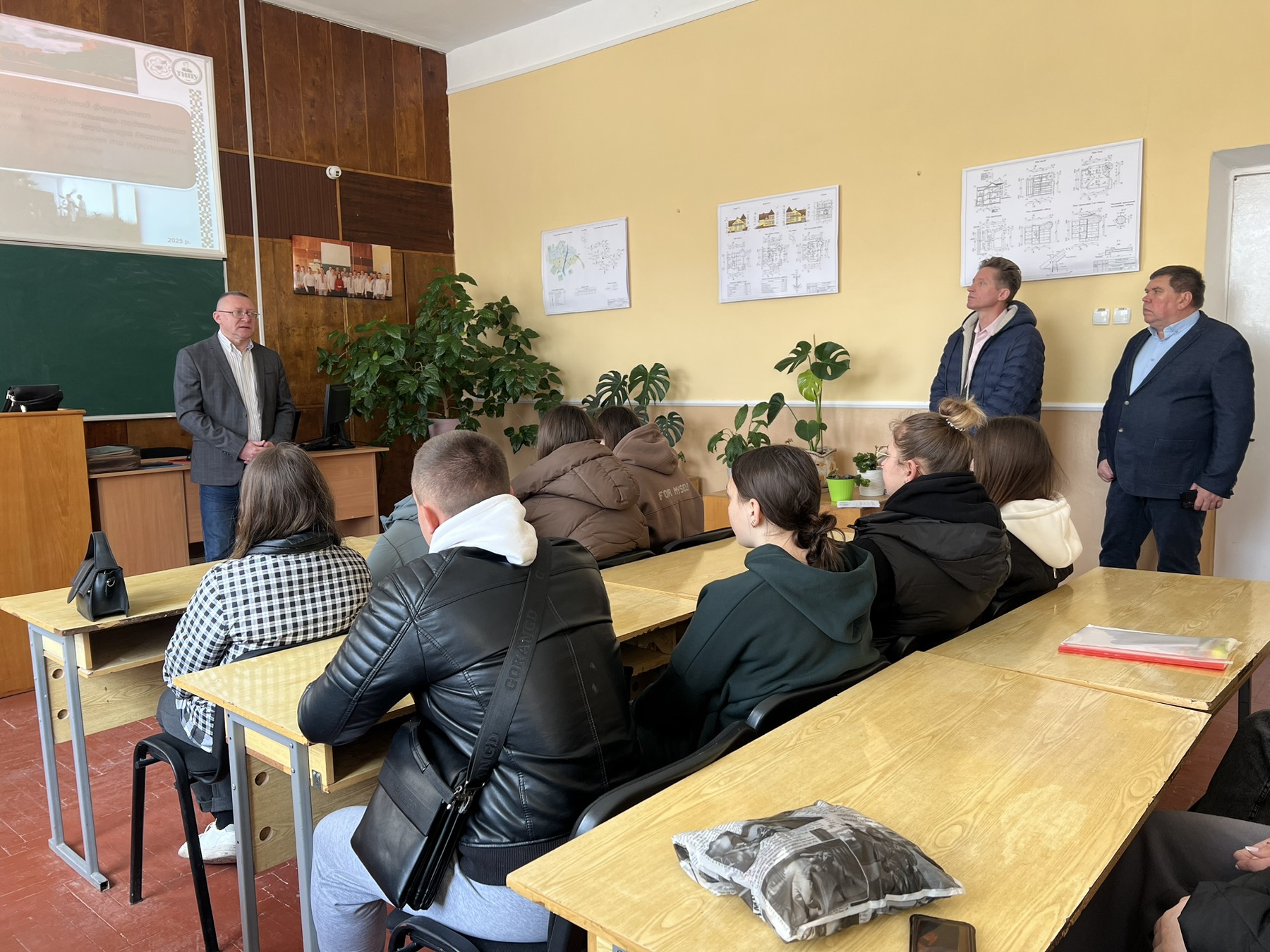 Ознайомлення з цьогорічними умовами вступу для випускників коледжу